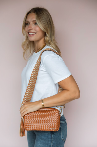 PRETTY SIMPLE WILLOW CROSSBODY