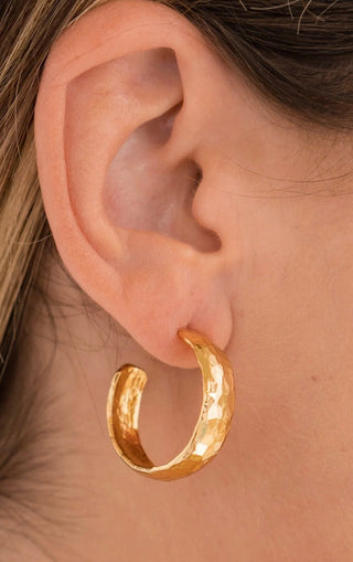 BRENDA GRANDS JEWELRY HAMMERED HOOPS