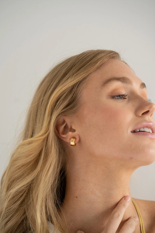 BRENDA GRANDS JEWELRY HAMMERED MINI HOOPS