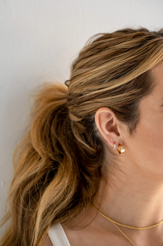 BRENDA GRANDS JEWELRY HAMMERED MINI HOOPS