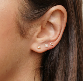 BRENDA GRANDS JEWELRY SHINY INITIAL STUDS