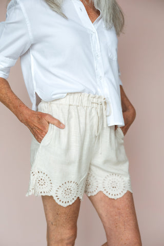 DEX EYELET SHORTS