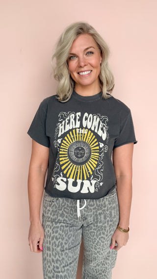 ILLUSTRATED SOCIETY HERE COMES THE SUN TOP