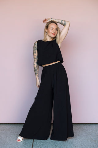 KLD. SIGNATURE BLACK KELLY TOP