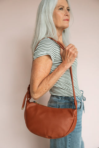 MALI + LILI COGNAC ARIA SLING BAG