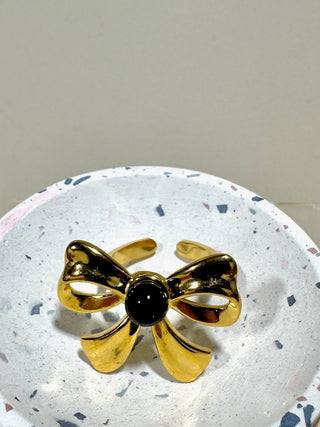 PETER AND JUNE ONYX KNOTTY RING