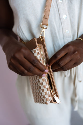 PRETTY SIMPLE WOVEN PHONE BAG