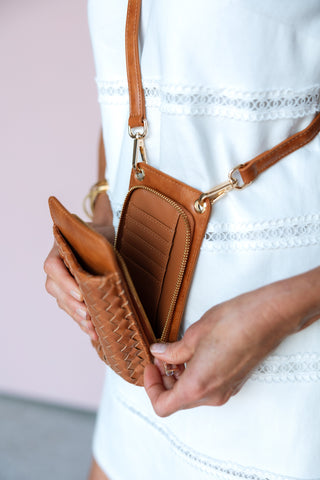 PRETTY SIMPLE WOVEN PHONE BAG