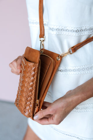 PRETTY SIMPLE WOVEN PHONE BAG
